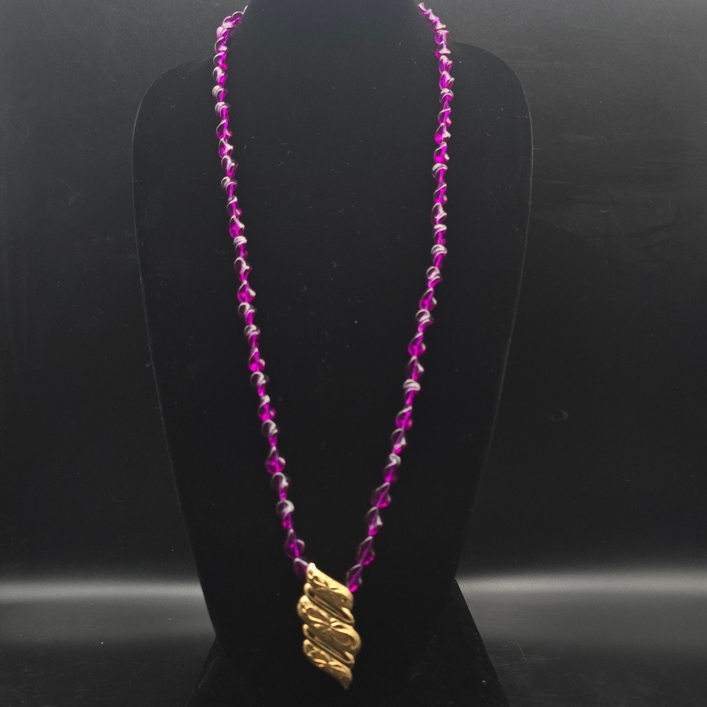 Avon 1987 Renaissance Beauty Necklace Purple Blue Gold Tone Pendant Vintage